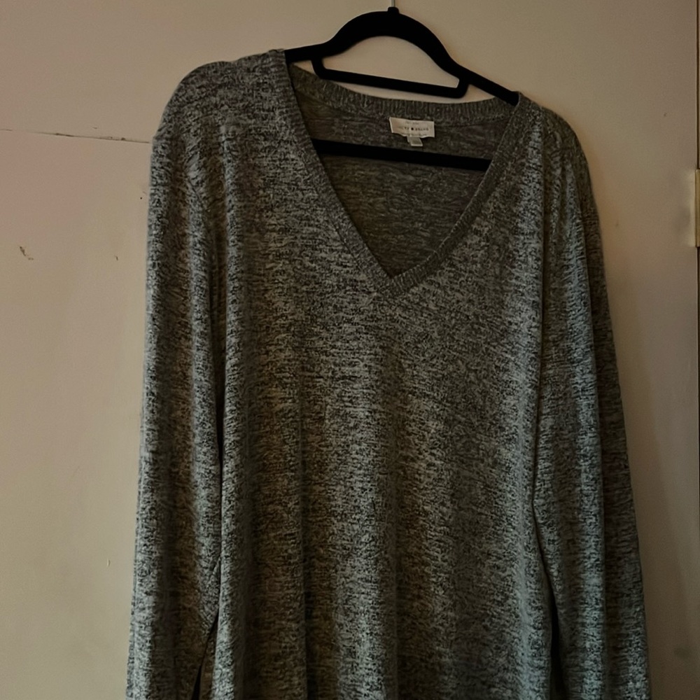 Lucky Brand long sleeve v neck sweater - size XL
